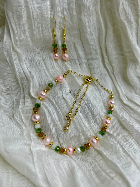 Cultured Freshwater Pearls Bracelet and Earrings set