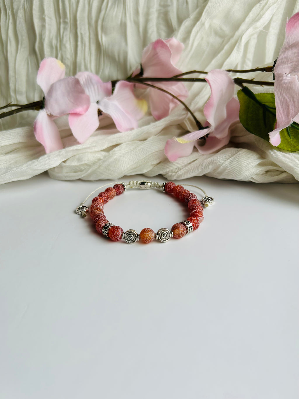 Dragon Vein Agate Stone Adjustable Bracelet with Unique Beads and Silver Tone Charms for Stylish Unisex Accessory
