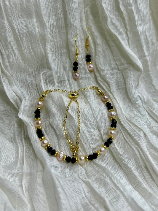 Cultured Freshwater Pearls Bracelet and Earrings set