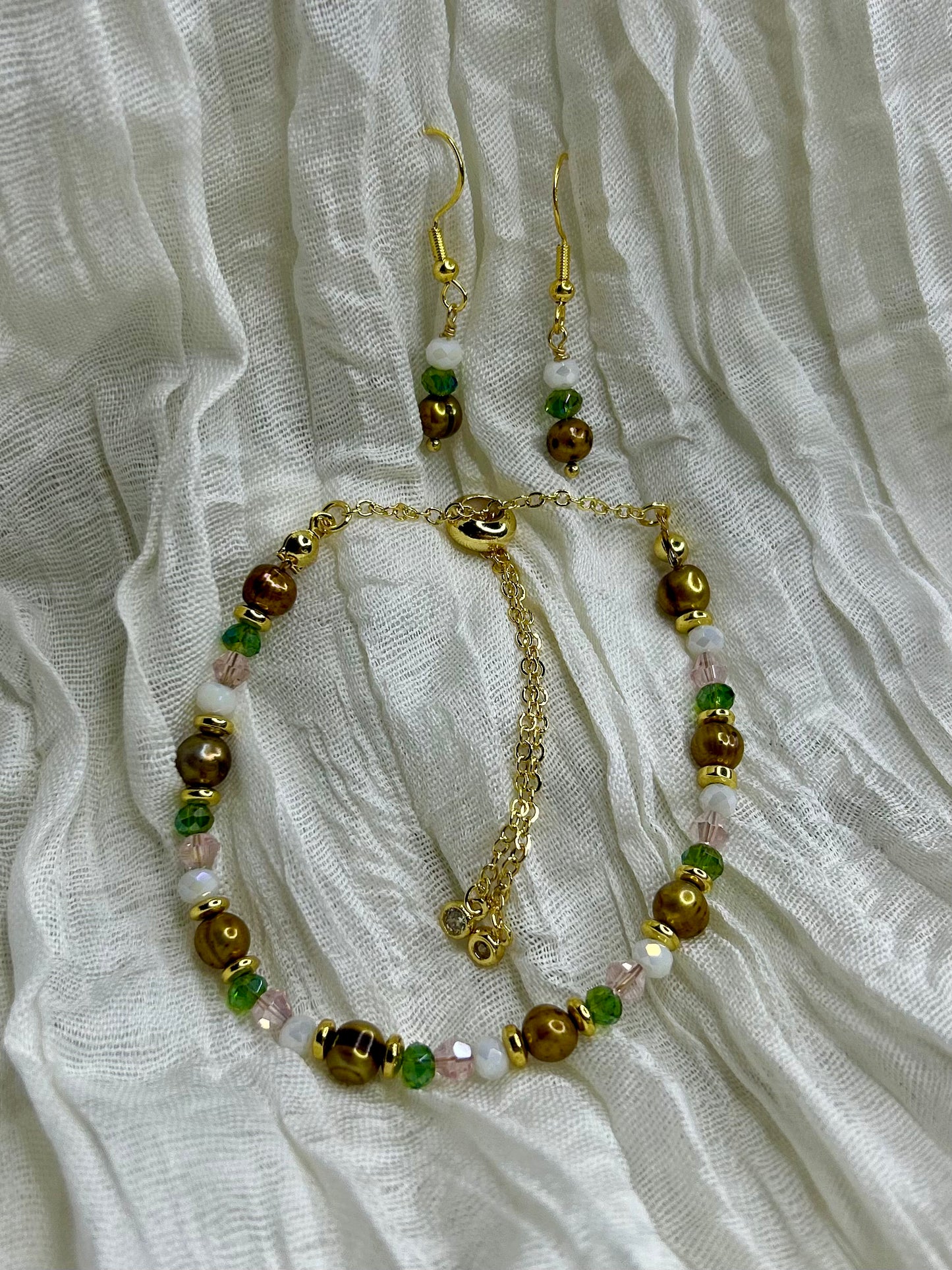Cultured Freshwater Pearls Bracelet and Earrings set